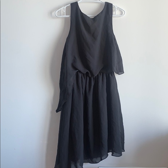 NWOT grey flowy asymmetric sleeveless dress - Picture 3 of 6